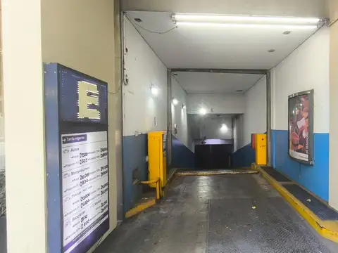 VENTA COCHERA SOBRE AV LAS HERAS EN RECOLETA