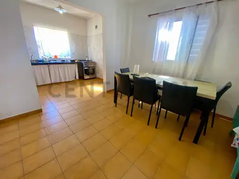 Casa en venta de tres dormitorios en Los Hornos