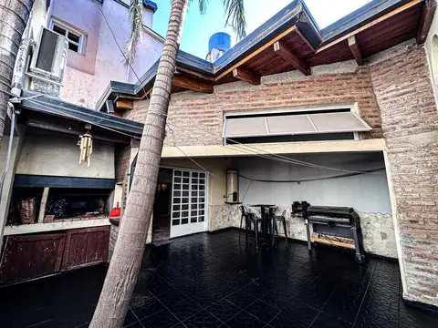 Casa 6 ambientes con 4 baños