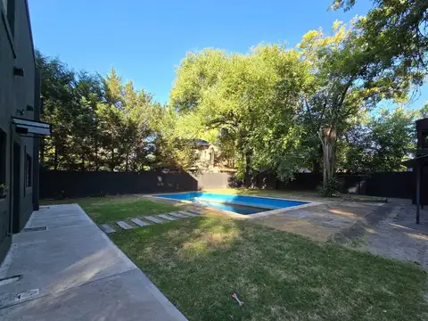 VENTA CASA 4 AMBIENTES PARQUE LELOIR APTO CREDITO