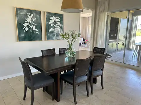 Casa 7 ambientes con 4 baños