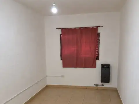 Casa en Alquiler en Manfredi, $ 900.000
