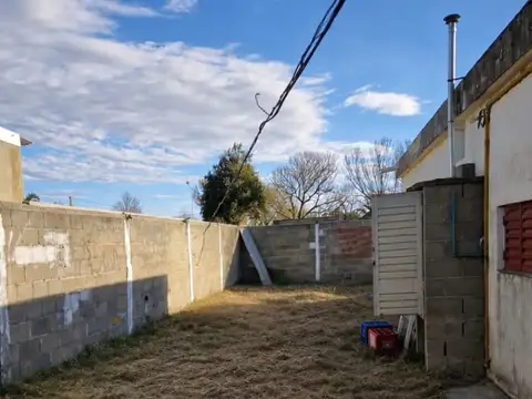 Casa 4 ambientes con 1 baño