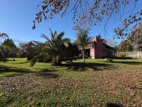 Increible Casa 6 ambientes en Barrio Parque Exaltación. 1900mt2 de parque. Piscina. Gas Natural