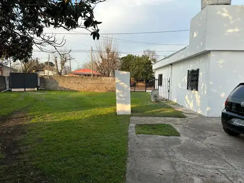 Casa 5 ambientes con 2 baños