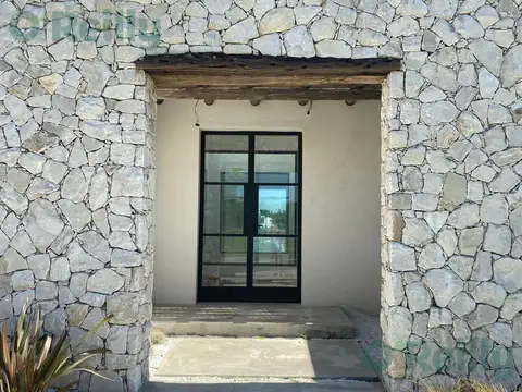 Casa en venta a la laguna 4 dorm, Barrio Santa Ana, Villanueva