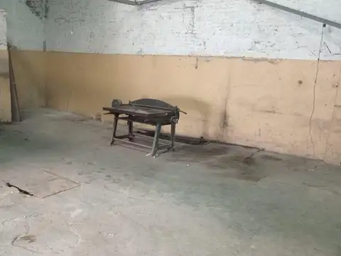 Galpon en Venta 30  mts Fondo