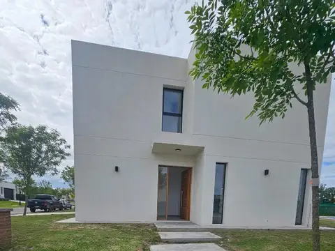 Exclusiva Casa a estrena en Santo Tomas