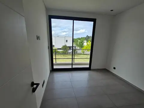 Casa en Venta con 4 cocheras