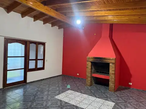 Casa 4 ambientes con 1 baño