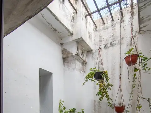 Casa 6 ambientes con 2 baños