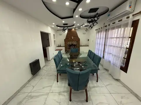 Casa 4 ambientes con 2 baños