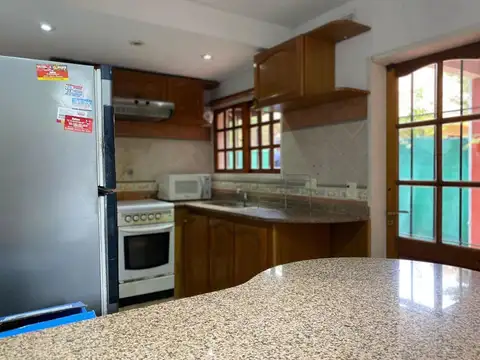 GLM. Casa Triplex Venta de 4 ambientes APTO CREDITO - Muñiz