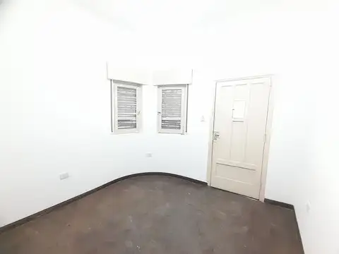 Munro - Zona Industrial I - Lote Propio - Casa  de 3 amb con Cochera y Galpón/taller!