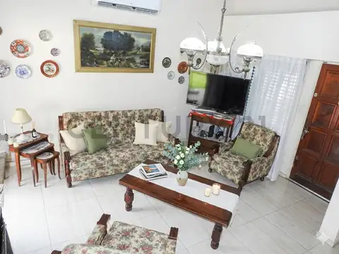 Casa en Venta con 3 cocheras