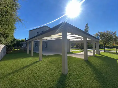 Casa 5 ambientes con 4 baños