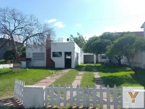 Casa en venta - 4 Dormitorios 2 Baños - Cochera - 450Mts2 - Mar del Tuyú