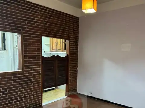 LINDO DEPTO 2 AMB. 1º X ESCALERA AL FRENTE CON BALCON