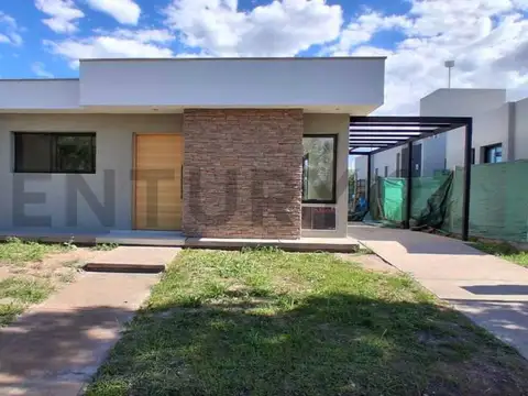 CASA EN VENTA A ESTRENAR - LAR DE VIEYES III - APTA CREDITO