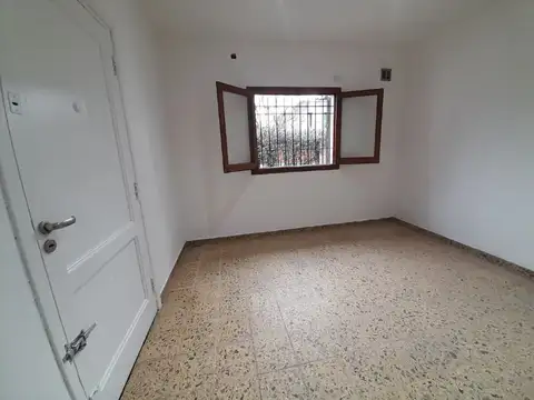 CASA EN VENTA EN CASTELAR NORTE 