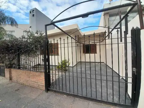 CASA EN VENTA EN CASTELAR NORTE 
