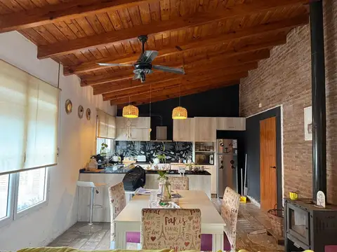 CASA EN VENTA , ubicada en Coronel Dominguez.