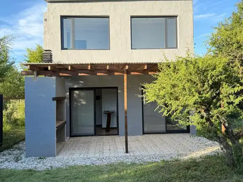 Se vende casa a estrenar en La Cumbre, dos dormitorios