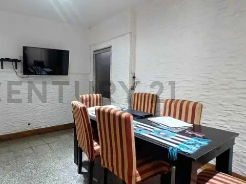 Casa 9 ambientes con 3 baños