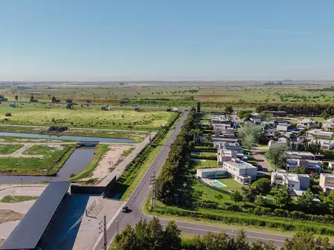 Casa en construcción en barrio privado 3 Dormitorios - Funes Lakes - Funes | Venta