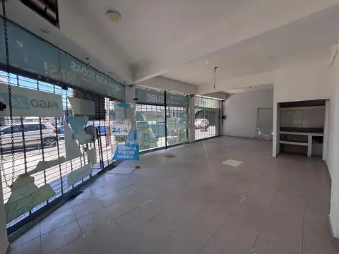 LOCAL MB en esquina c/Exc.vidriera en pleno centro 62m2 aprox y 2 baños, consulte!