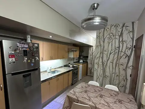 Departamento 6 ambientes con 2 baños