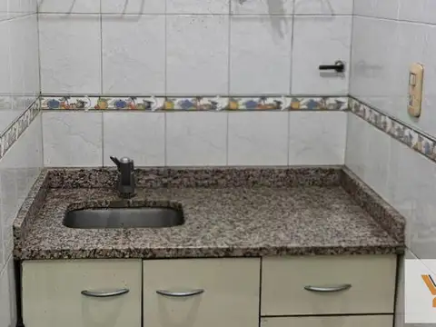 Local en Venta - 1 Baño - 100mts - Abasto