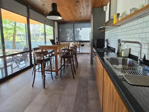 Casa en Venta con 4 cocheras