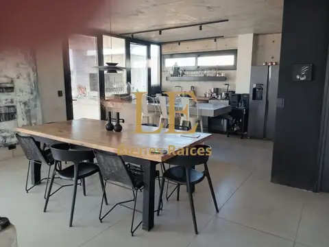 Casa en Venta con 5 cocheras