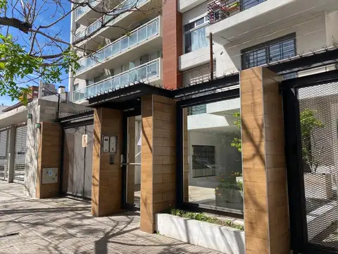 VENTA COCHERA CUBIERTA MORÓN CENTRO PERMUTA