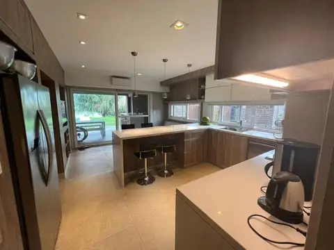 Casa en Venta en El Cantón, USD 650.000