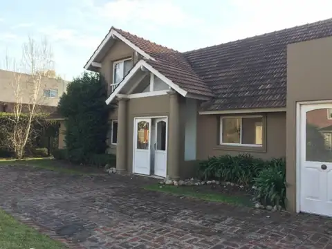 Casa  en venta en Barrio Santa Ana Moreno