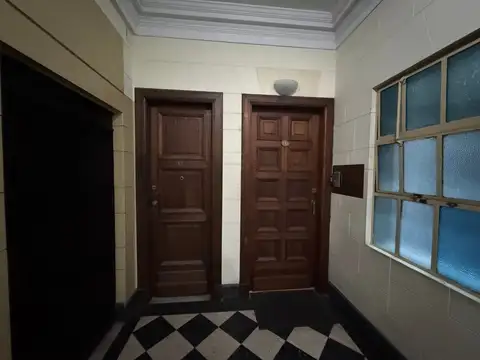 Consultorio 2 Ambientes En Microcentro - Venta