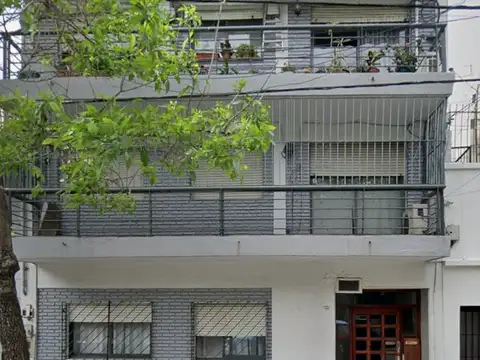 Departamento 4 ambientes al frente con balcón a la calle – 1° piso – Espinoza 500