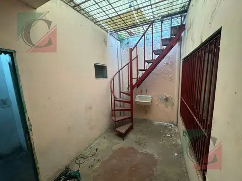 Casa 3 ambientes   depto 2 ambientes y galpon