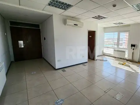 Oficina en Alquiler con 1 cochera