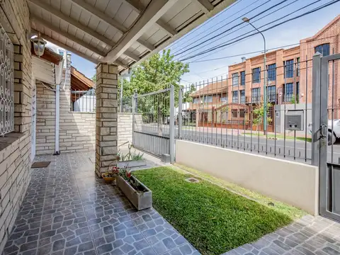 Casa 3 ambientes con 2 baños