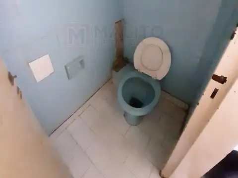 Alquiler Local con sótano y patio