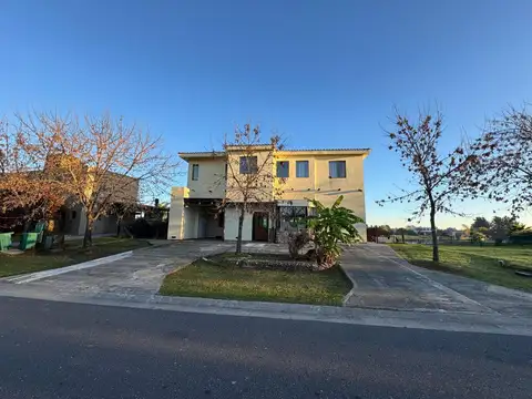 Casa en Venta en El Cazal, USD 260.000