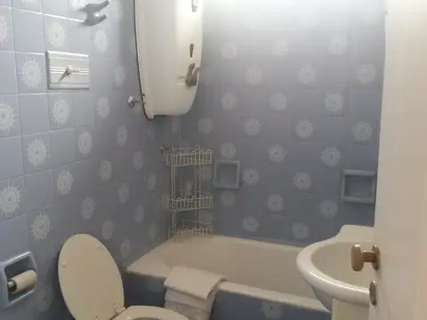 San Isidro, Depto 4 Amb. 2° Piso por Escalera. Excelente Ubicación. A 4 cuadras de Avenida.