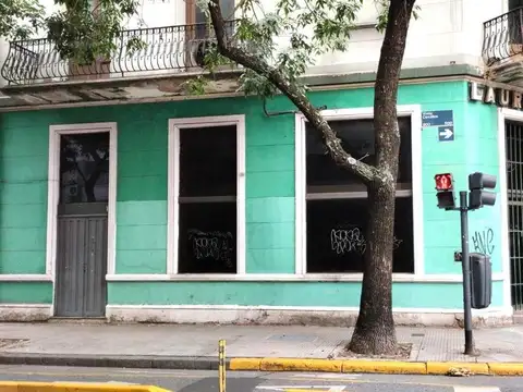 Lote en Esquina con Local + Departamento. Gran Potencial Constructivo