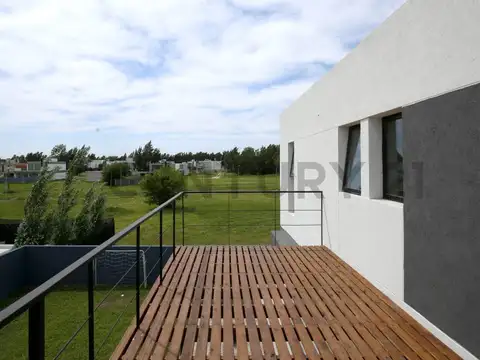 calle 505 bis entre 139 y 140 1700, Piso 0