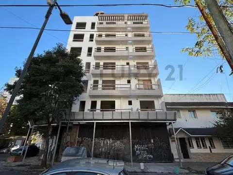 57 y 17 , Piso 5