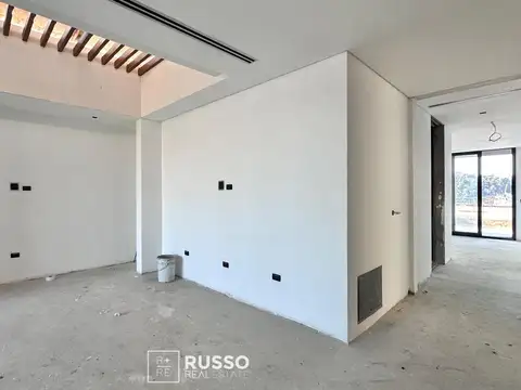 Casa en Alquiler con 4 cocheras