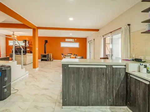Casa en Venta con 2 cocheras